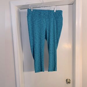 🚨flash sale🚨18/20 livi active Capri pants